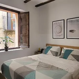 cozy-apartment-in-parte-alta.top-hotels-tarragona.com/